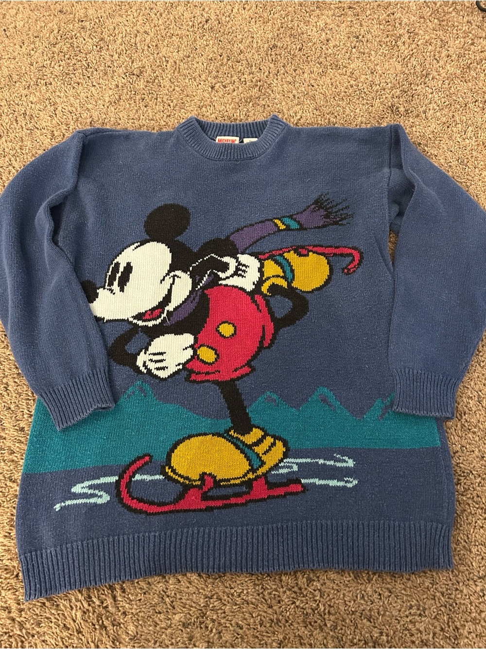 Vintage Mickey Mouse Disney sweater ice skating Christmas large Mickey inc